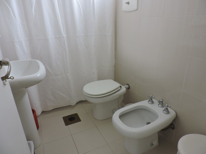 Casa en alquiler de la ruta al mar a una cuadra de Montoya